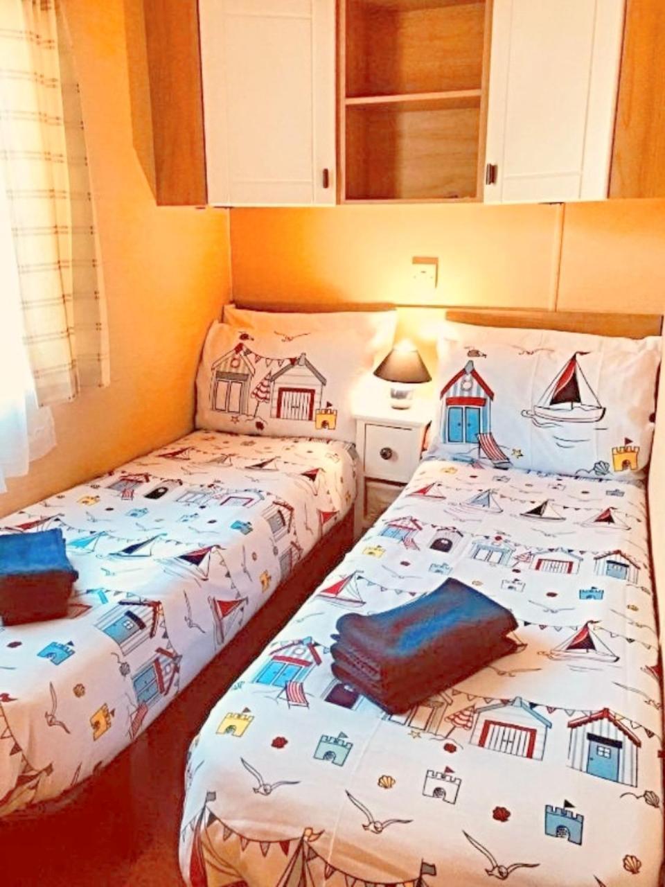 Hillside Caravan Долиш Екстериор снимка